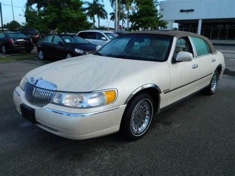 Used 1998 Lincoln Town Car Sedan Cartier .